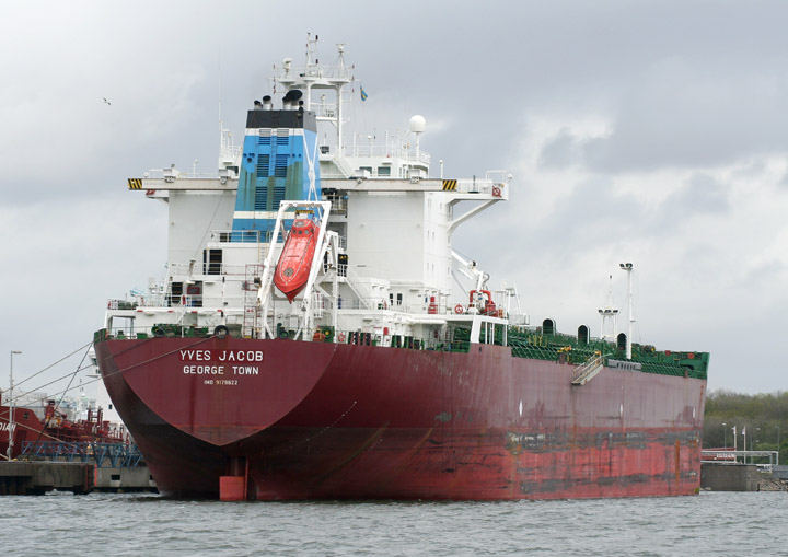 Photo of Yves Jacob moored at Skarvikshamn