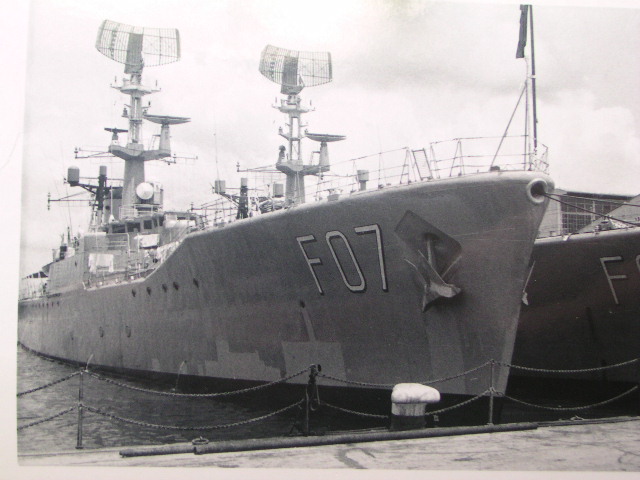 HMAS Yarra F07 / D45 at Singapore Dockyard 1964