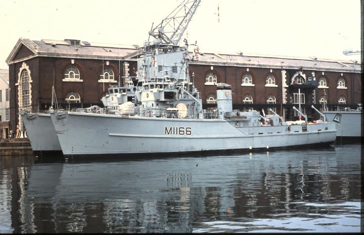 HMS NURTON. M1166