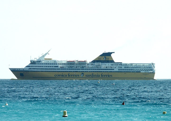 Mega Express approaching Nice