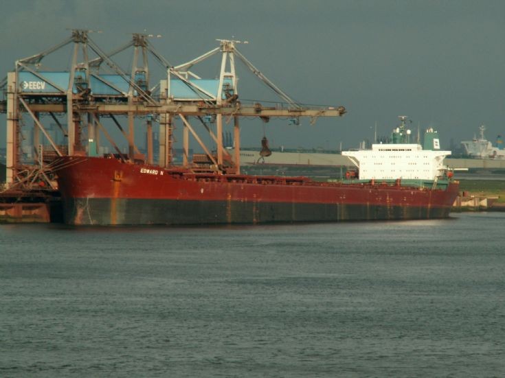 Bulk carrier Edward N