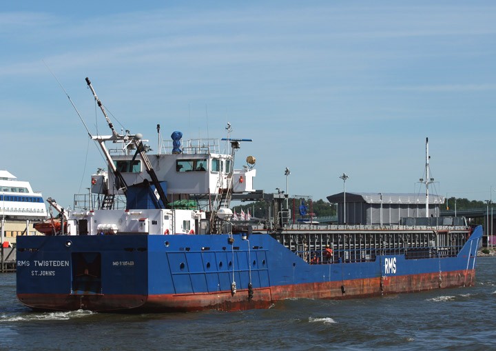 RMS Twisteden heading upstream on the Göta Älv