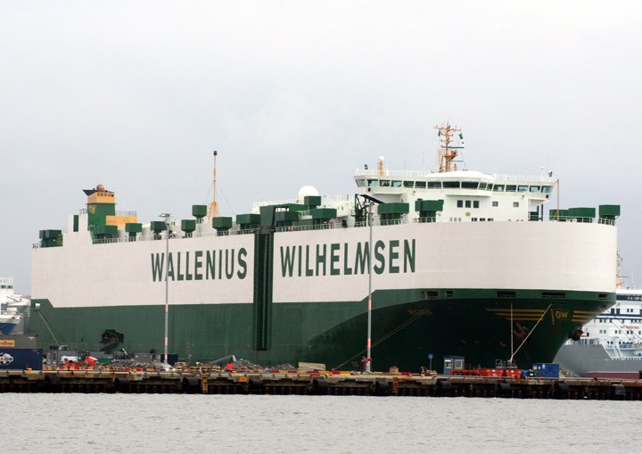 Mignon berthed at Skandiahamnen