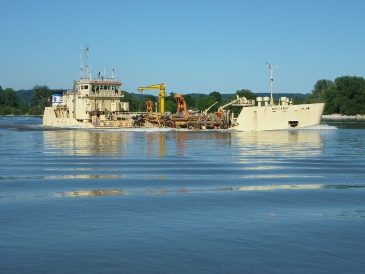 Dredger 'Ronceray' on River Seine, 18 July 2010