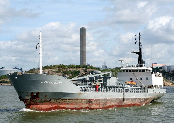 Shetland Cement departing Gothenburg