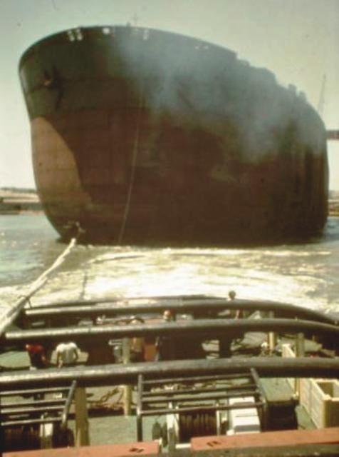 Towing half section of 500.000 Oil tanker