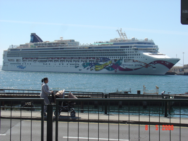 Norwegian Jewel in the sun