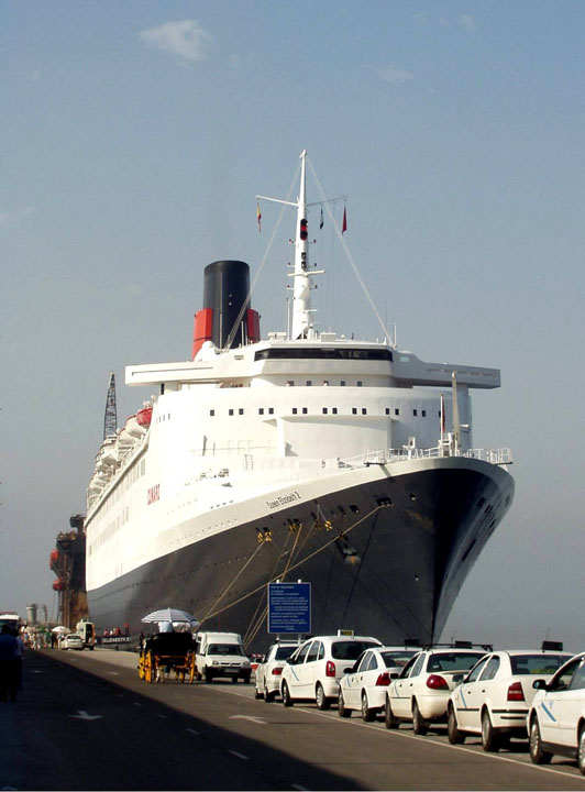 Image of the QE2 and Taxis in Malaga Spain